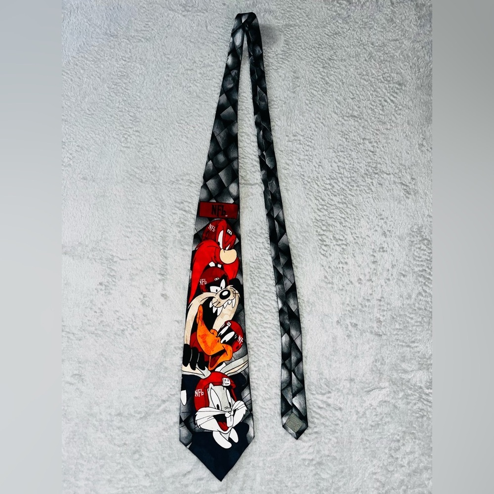 NFL LOONEY TUNES‎ FOOTBALL TOONS TEAM SILK TIE 62” Great condition